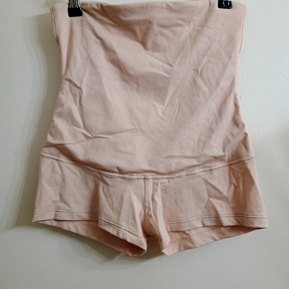 NWOT Maidenform Beige Shapewear Shorts